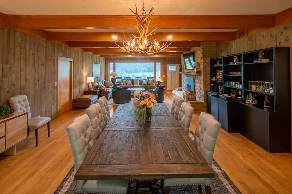 Long farmhouse dining table for family-style meals at Valle View Retreat