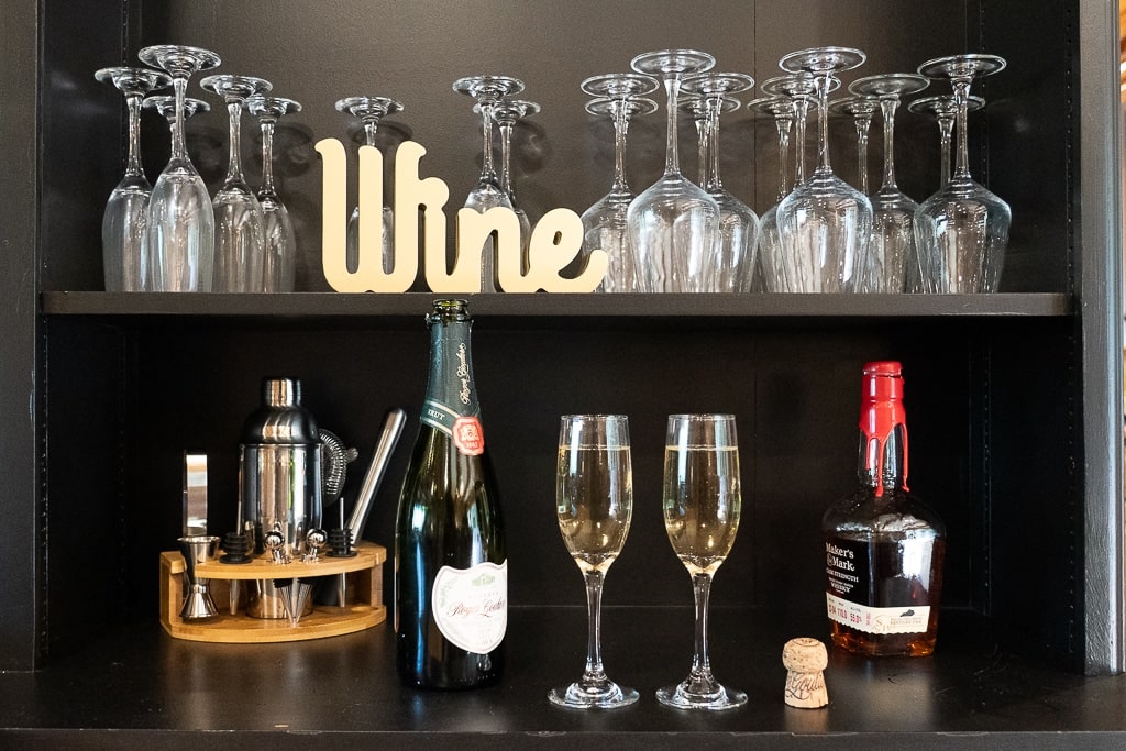 Wine bar with glassware at Valle View Retreat