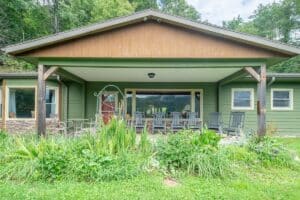 Covered porch at Valle View Retreat